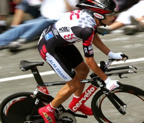 开云体育入口-勇士对阵尼克斯，哈登成为全场焦点，一场定义时代的对决