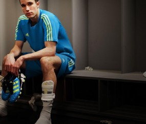 开云体育直播-孤星破阵，布克独舞撕裂铁幕，步行者逆袭广东的战术启示