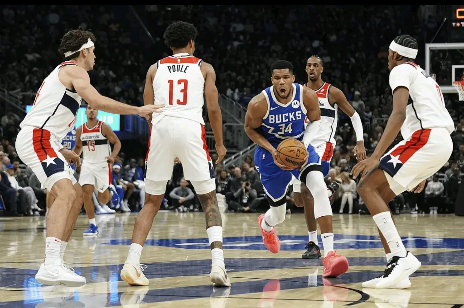 辽宁队鏖战雷霆,字母哥关键制胜 辽宁队鏖战雷霆,字母哥关键制胜