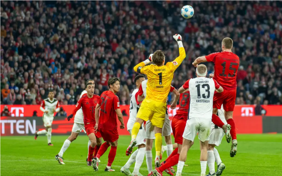 巴黎险胜拜仁,梅西点燃赛场 巴黎险胜拜仁,梅西点燃赛场