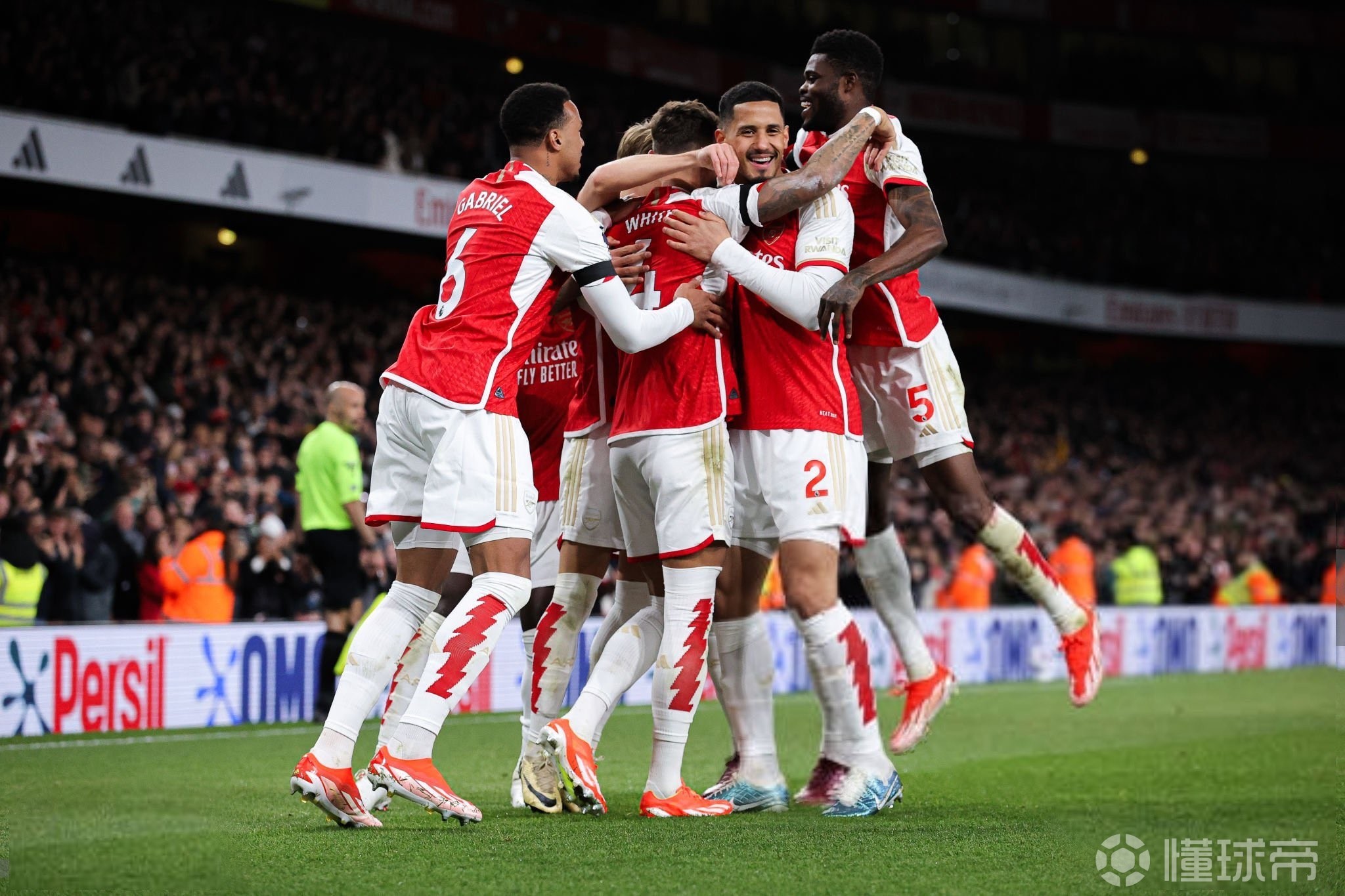 阿森纳险胜切尔西，哈兰德刷新纪录