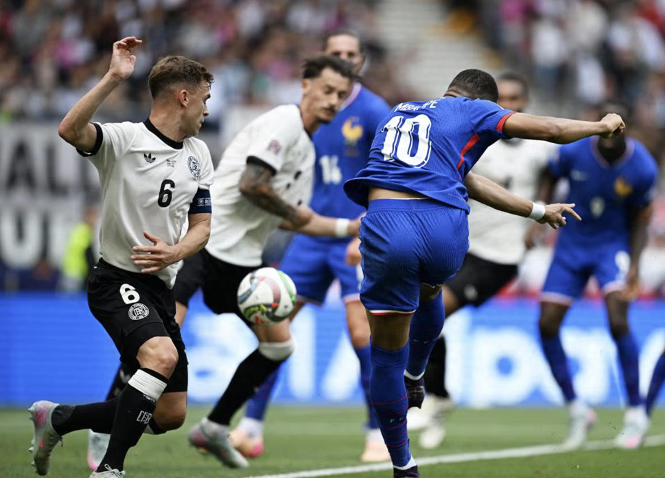 AC米兰强势巴萨,埃尔林三分雨点燃全场 AC米兰强势巴萨,埃尔林三分雨点燃全场