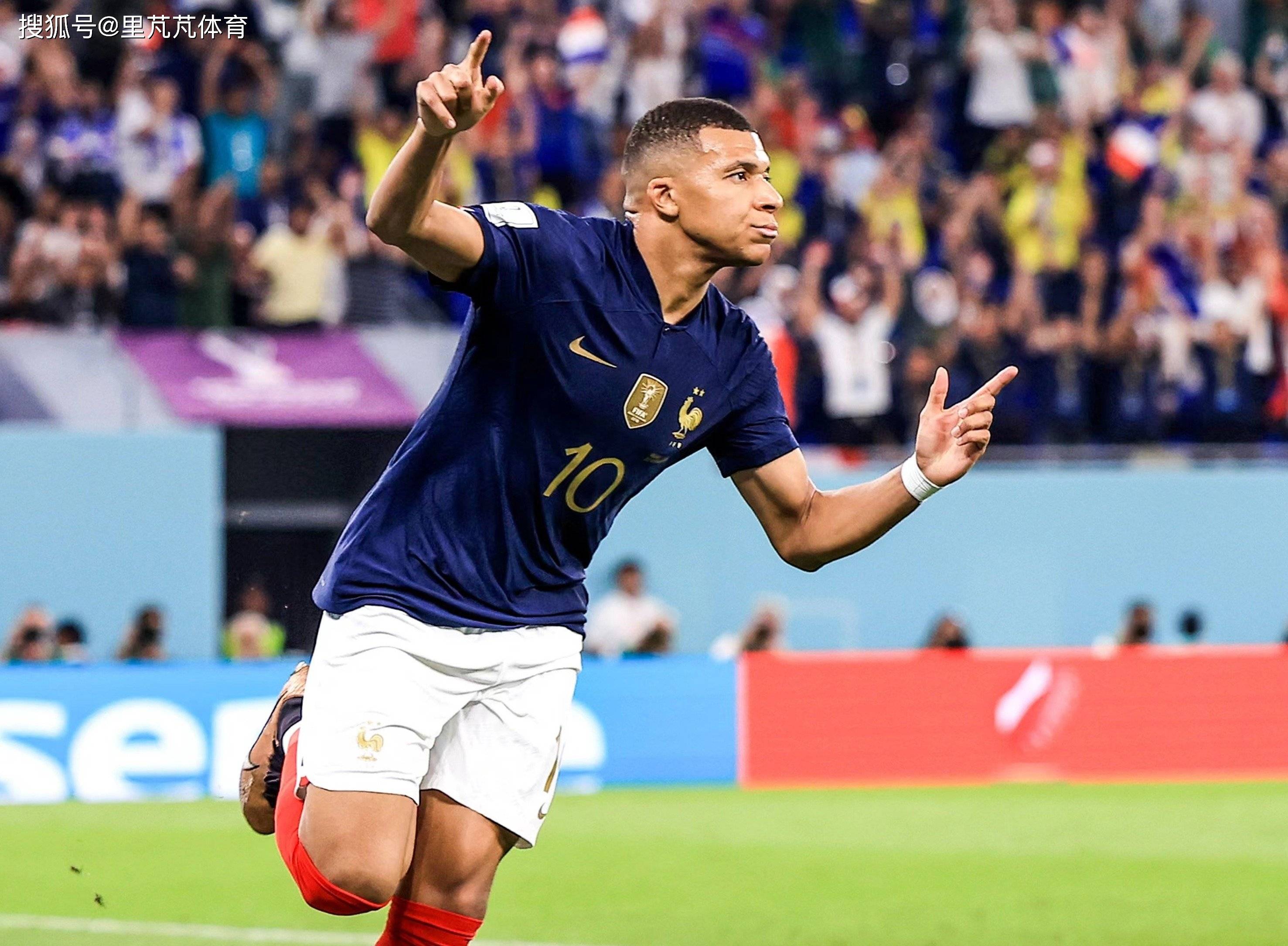 法国队逆转日本队，黄鸭组合统治全场