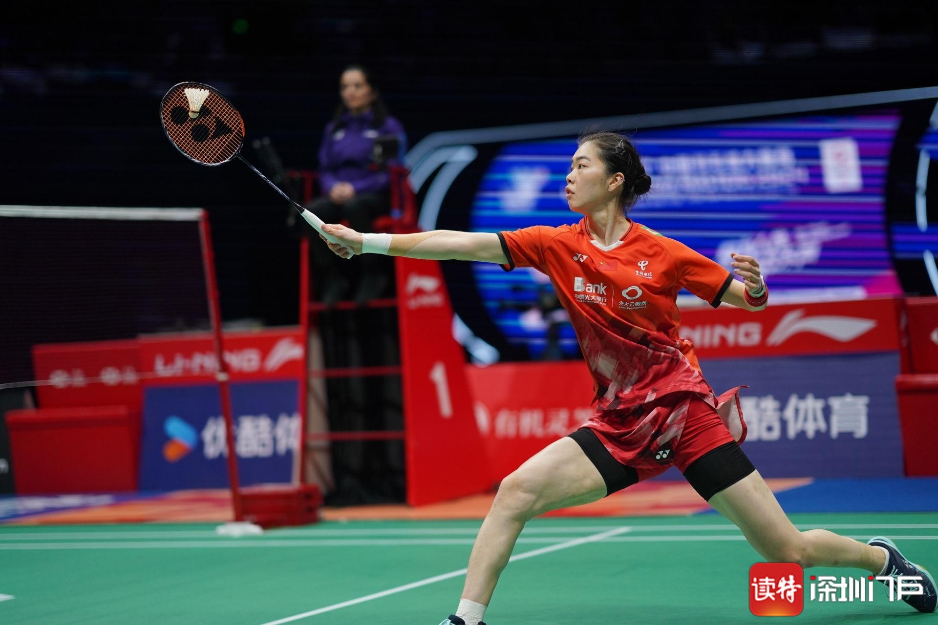 武汉羽毛球队员精准发挥，成功夺冠