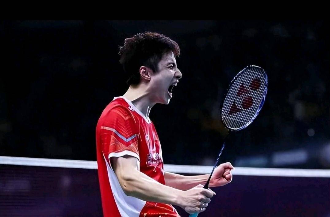 武汉羽毛球队员精准发挥，成功夺冠