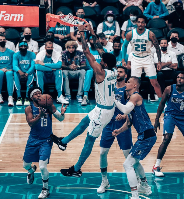 沈阳东进战胜贵州恒丰，保持不败战绩