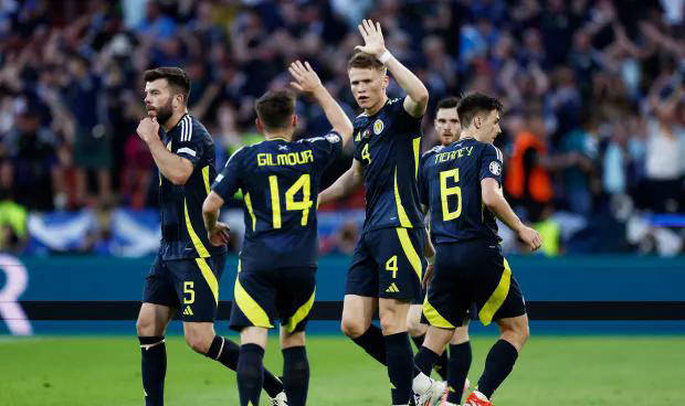 匈牙利球队奋力拼搏，成功晋级下一轮