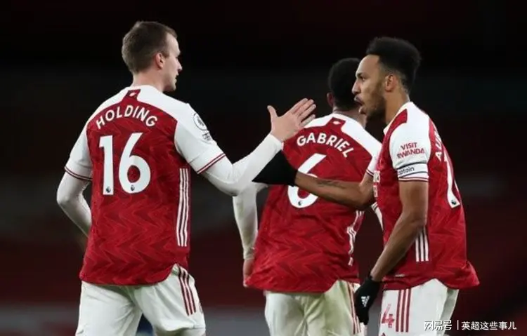 利兹联大胜西汉姆联，继续领跑积分榜