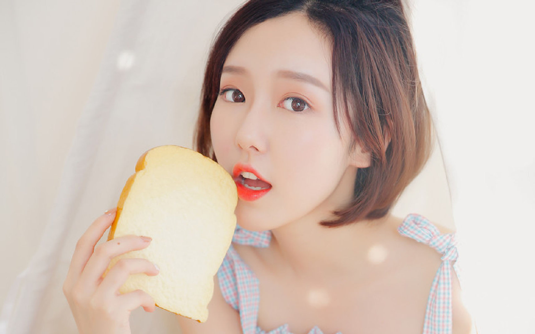 克瓦拉茨赫利亚撕裂防线，乌克兰新星闪耀欧战斩落塞维利亚