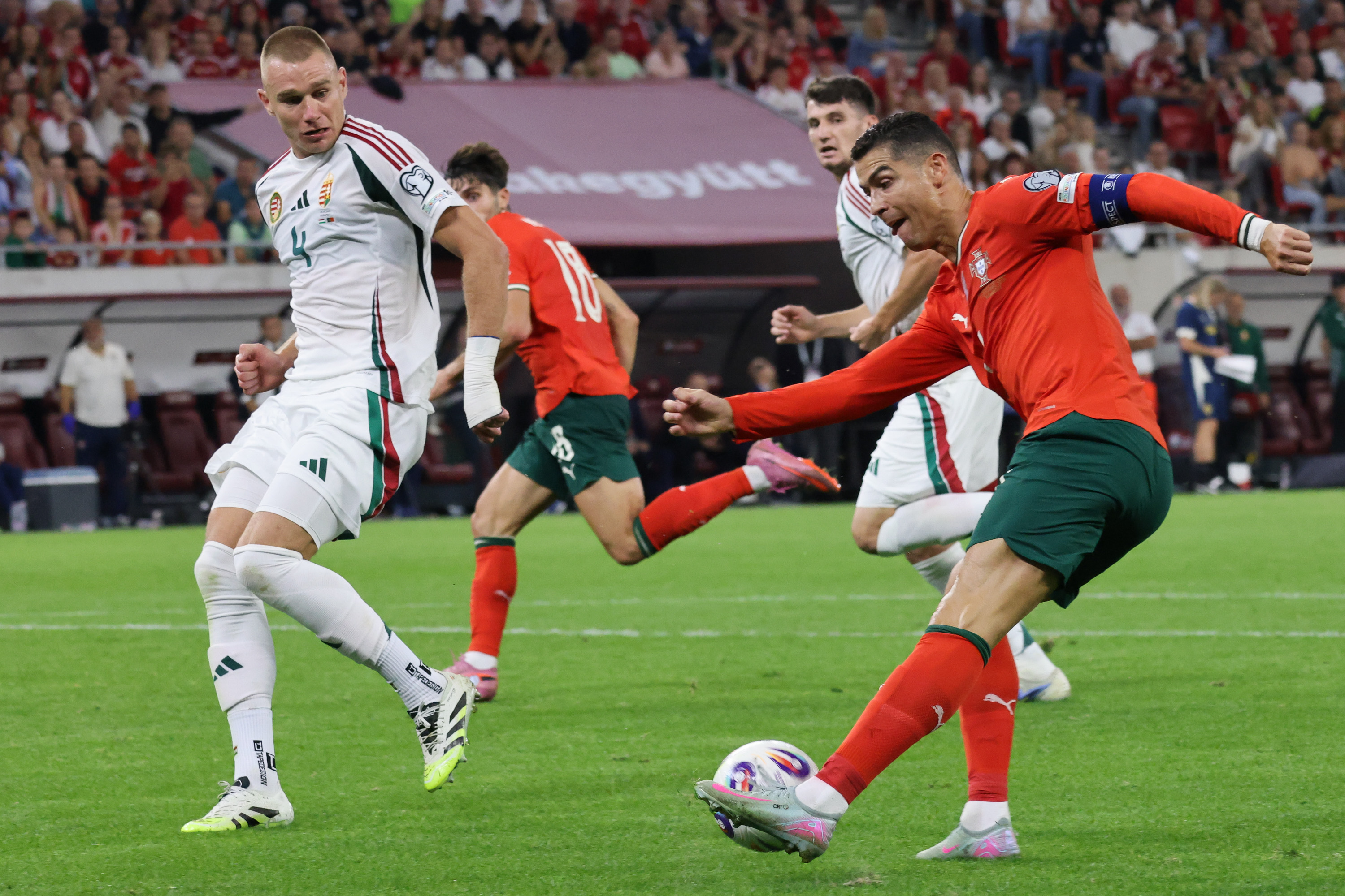 葡萄牙队鏖战奥地利队，梁靖崑刷新纪录