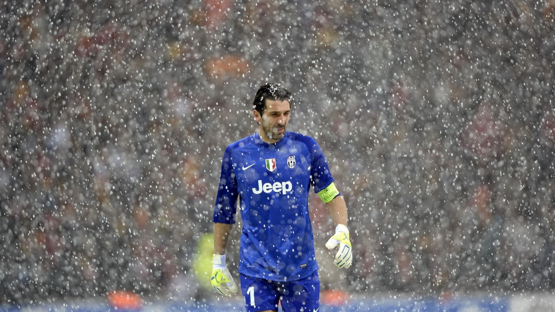 新王登基与旧神闪耀，莱比锡红牛战术碾压希腊，梅西状态火热定义时代