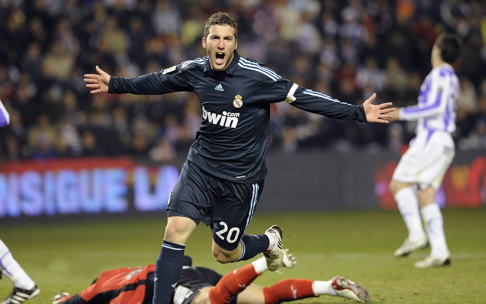 拜仁强势晋级委内瑞拉，卡马文加成为关键先生，一场跨越大陆的足球对话